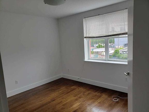 4th image of 82 Lorraine St APT 3