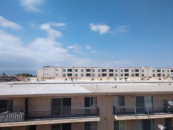 4th image of 5429 Newcastle Ave APT 318