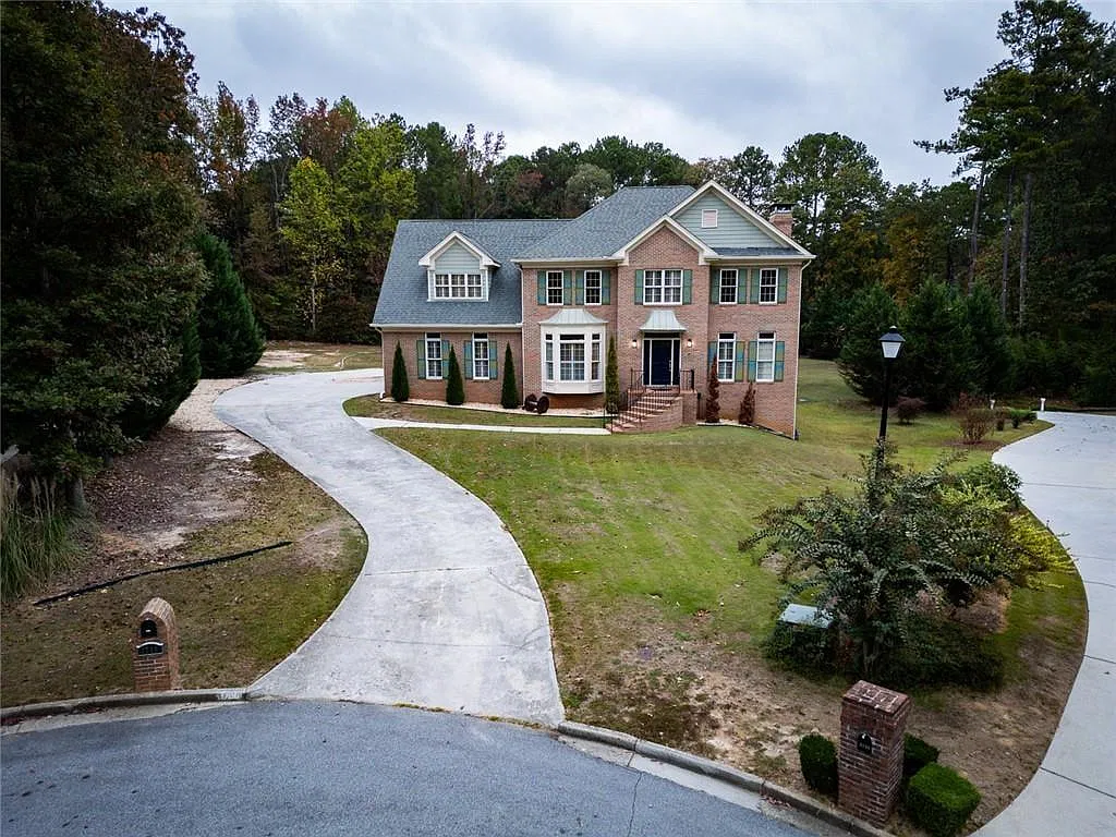 4 bed, 4.5 bath, 5077 sqft, $4,100 — Photo 1