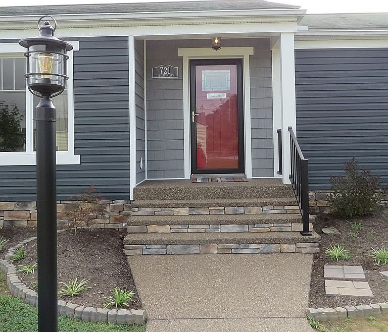 2nd image of 721 Lucian St
