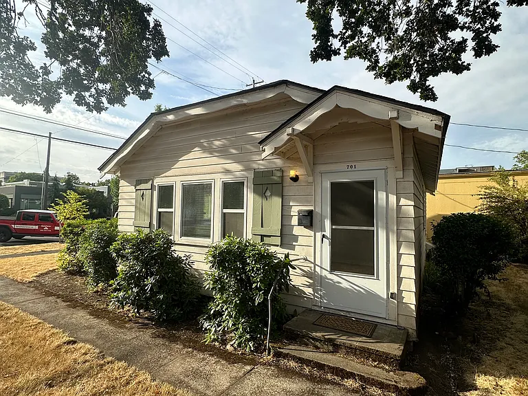 701 Cottage St NE #701 — Photo 1