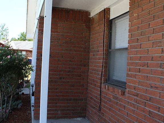 2nd image of 303 Horseshoe Dr #B