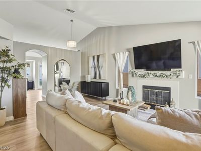 8913 Dolente Ave, Las Vegas, NV, 89129
