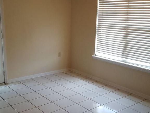3rd image of 3800 Pondside Cir