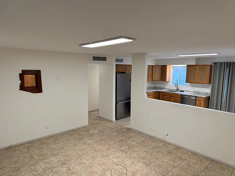 1214 W Manhatton Dr — Photo 4