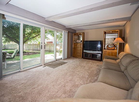 5th image of 487 S Oak Glen Dr