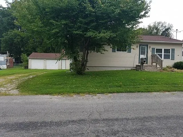 216 Lakeside Ave photo 1