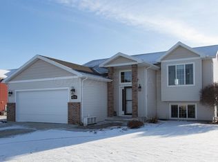4284 31st Ave S, Fargo, ND 58104