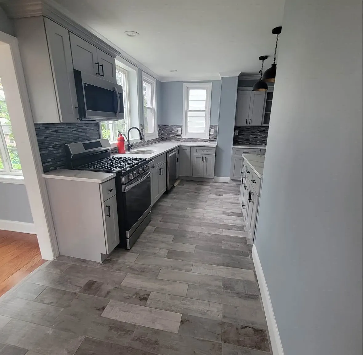 4 bed, 2.5 bath, $4,200 — Photo 3