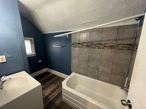 3rd image of 1368 Cove Ave #2