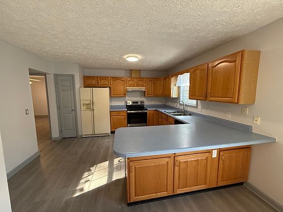 4th image of 620 Coachman Way