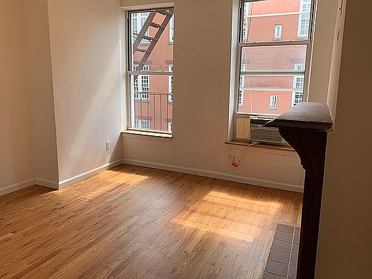 5th image of 306 E 83rd St #5DD