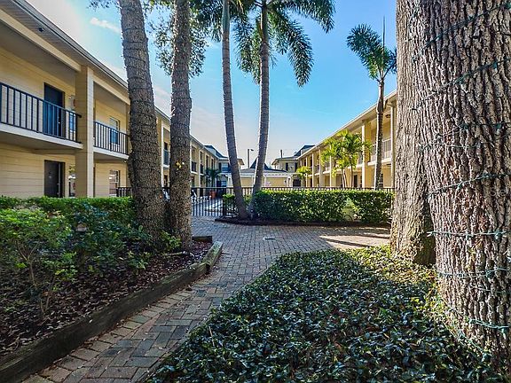 2nd image of 5221 Bayshore Blvd APT 27
