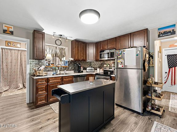 4th image of 3821 Nathaniel Rd