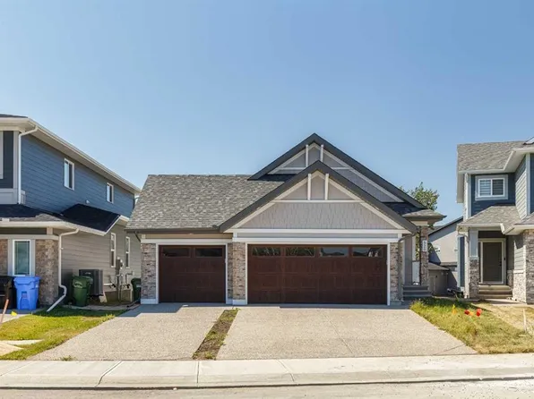 528 NW Legacy Woods Cir SE, Calgary, AB T2X 5A8