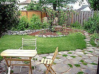 Quiet peaceful back yard