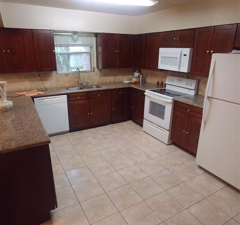 1st image of 9634 Richmond Ave