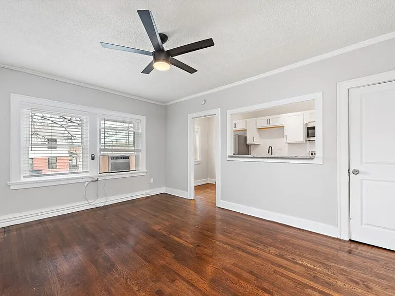 901 E Linwood Blvd — Photo 16