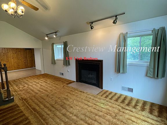 3rd image of 2225 E Fardown Ave