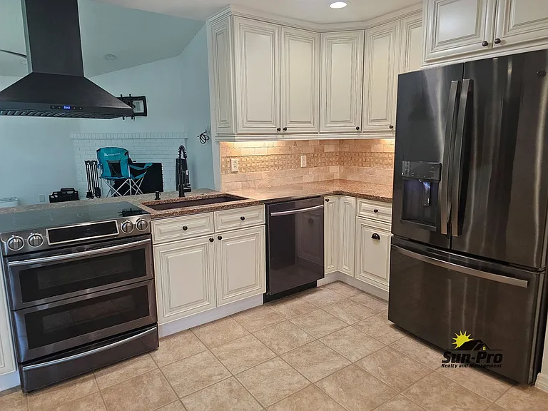 139 Riverwalk Ct — Photo 11