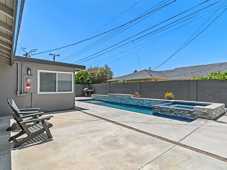 15881 Pilgrim Cir — Photo 29
