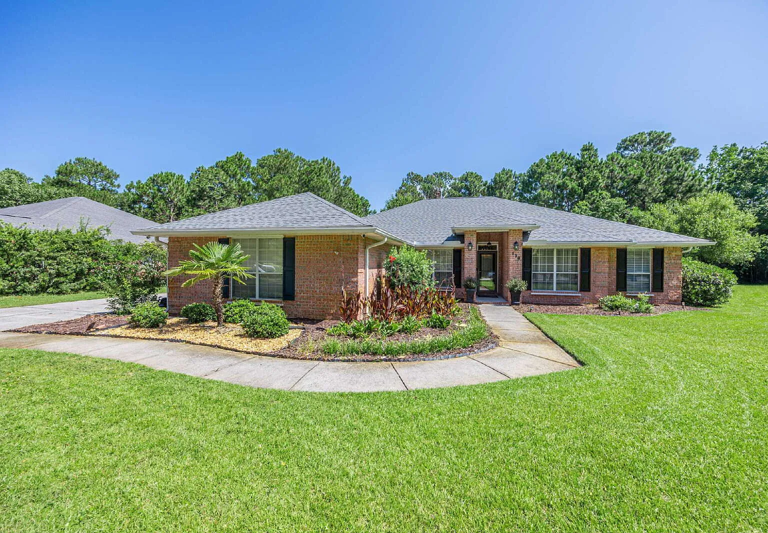 4 bed, 2.0 bath, 2791 sqft, $4,550 — Photo 1