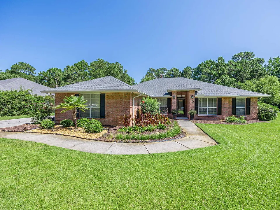 130 W Shipwreck Rd