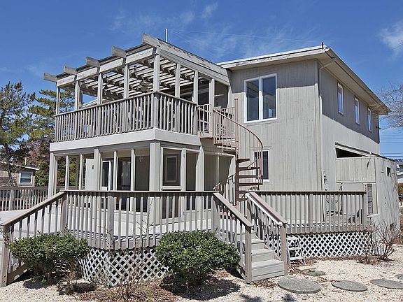5th image of 261 Pompano Dr