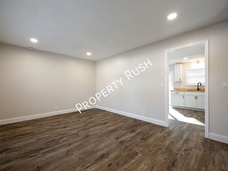 600 Corbley Rd — Photo 5