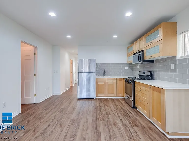 1223 N Bronson Ave — Photo 5