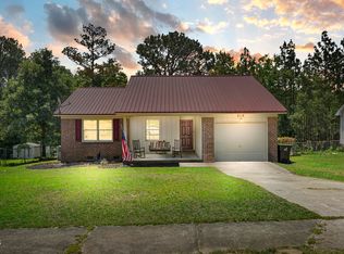 210 Eppingdale Dr, Spring Lake, NC 28390