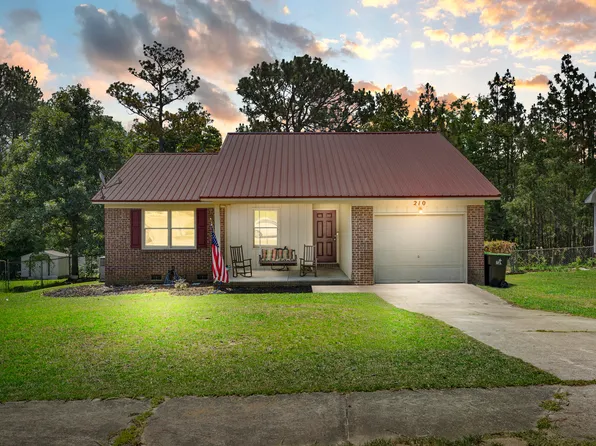 210 Eppingdale Dr, Spring Lake, NC 28390