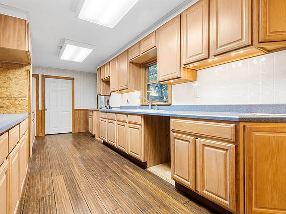 5th image of 1611 Minahan Dr