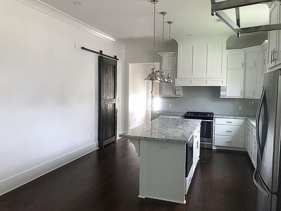 3rd image of 3822 N Jasmine Dr