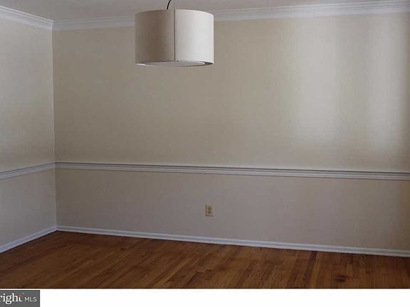 3rd image of 18 Woodfield Ln