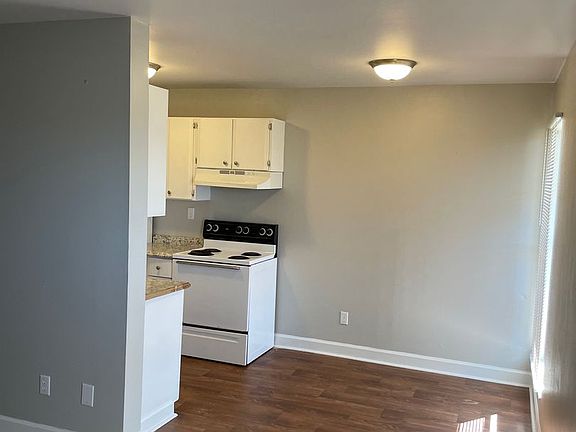 3rd image of 1698 Stuckey Ave #19