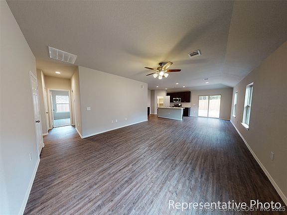 2nd image of 707 N Dogwood Ave
