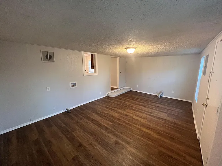3413 Conway St — Photo 9