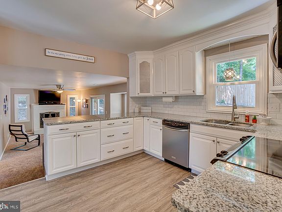 3rd image of 207 Coldspring Dr