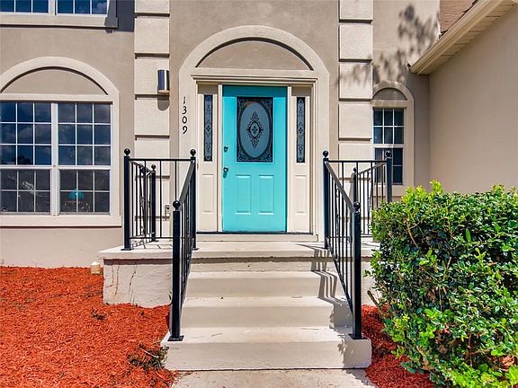 3rd image of 1309 Huntington Place Cir