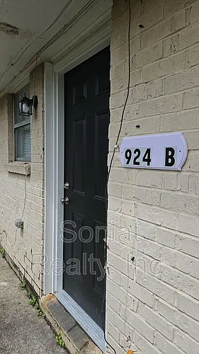 924 Deslonde St #B Photo 1
