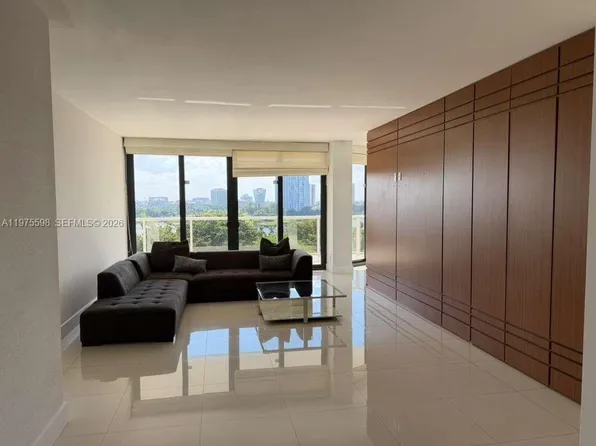 20281 E Country Club Dr, Aventura, FL