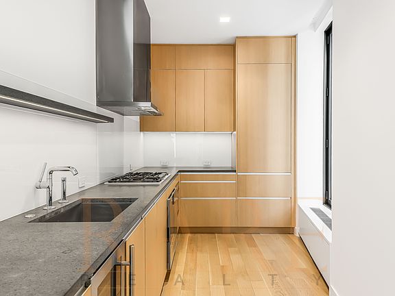 4th image of 21 E 12th St #7D