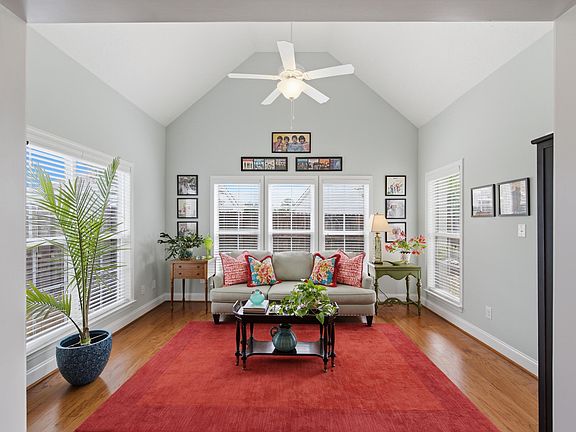5th image of 3056 Greymoor Cir
