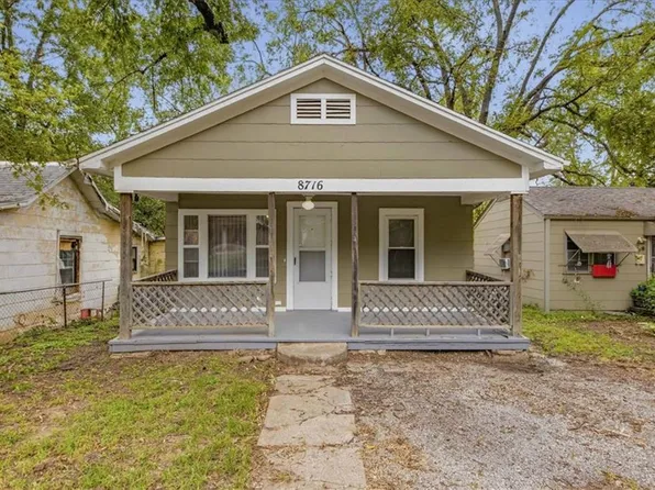 8716 E Roberts St, Independence, MO 64053