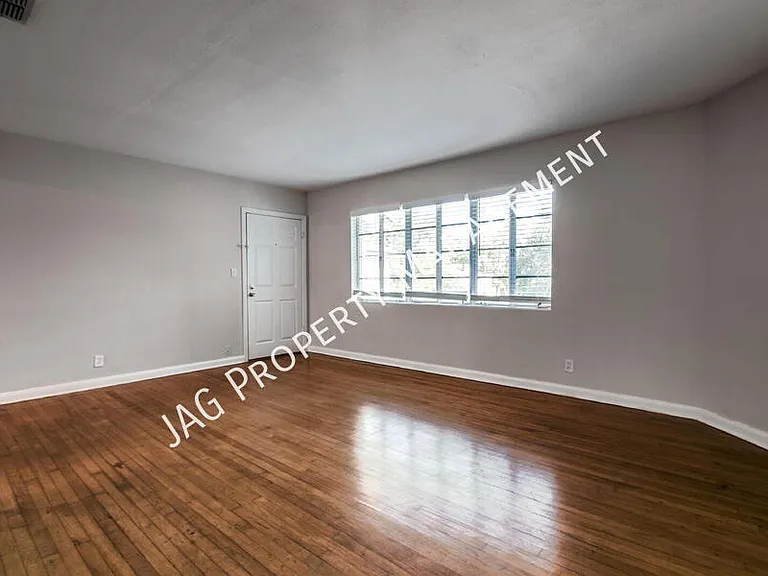 2761 Saint Johns Ave #7 — Photo 7