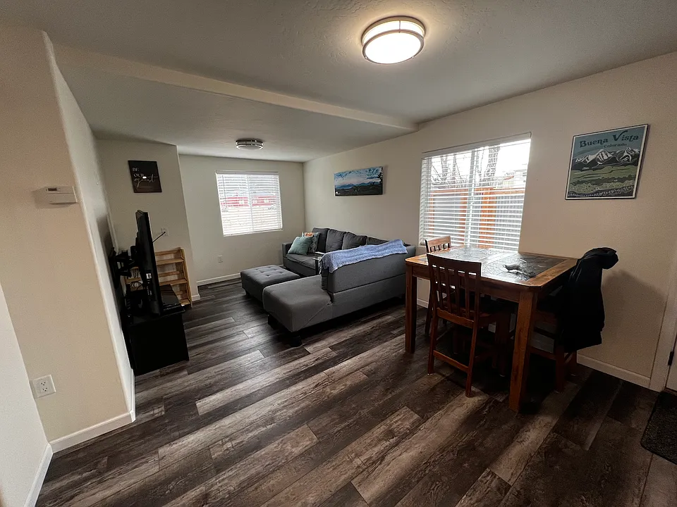 Living room/dining room
