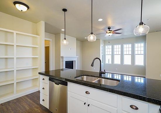 2nd image of 4698  W. Boathouse Circle