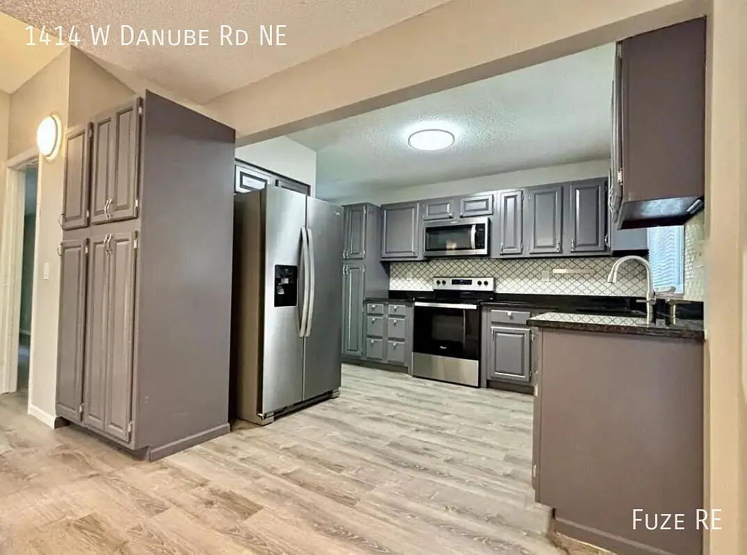 Beautifully Updated 4-Bedroom Home in Fridley! — Photo 3