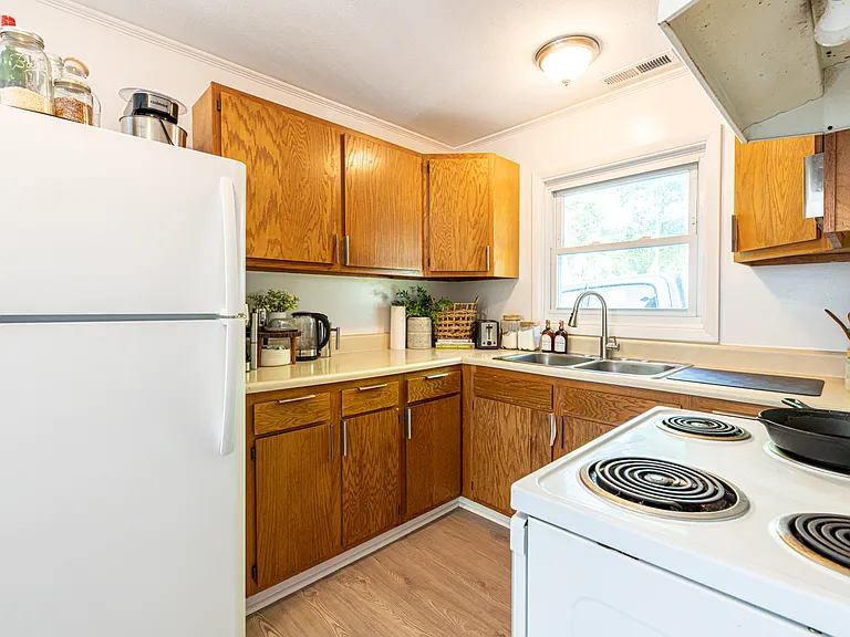 109 Hoyt Ln #109 — Photo 8
